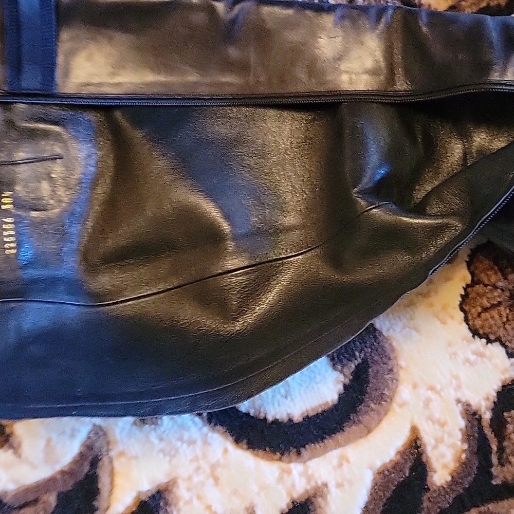 Gucci Black Heeled Boots with Gold Accent - Picture 7 of 8